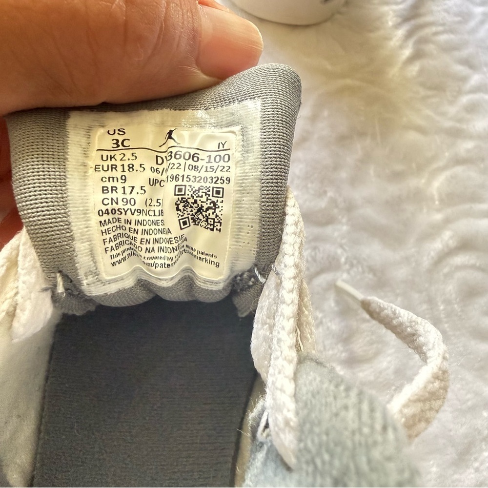 Jordan 6 Retro Baby Sneakers White Gray Size 3C - Picture 3 of 7